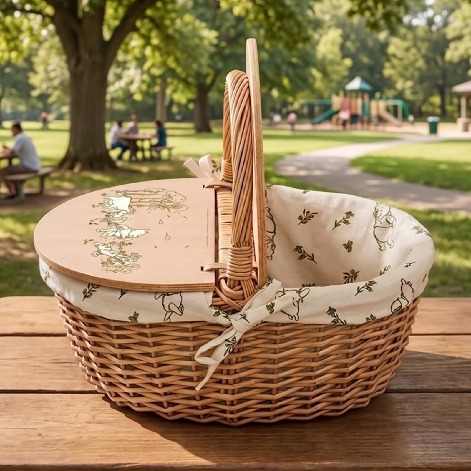 Top view of the Winnie the Pooh picnic basket lid