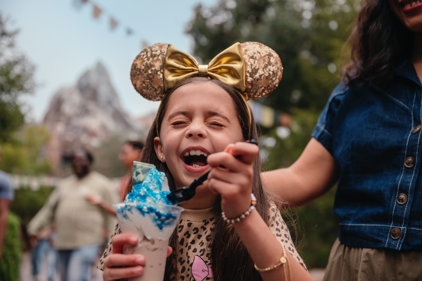 Child enjoying a dessert during a Walt Disney World dining experience