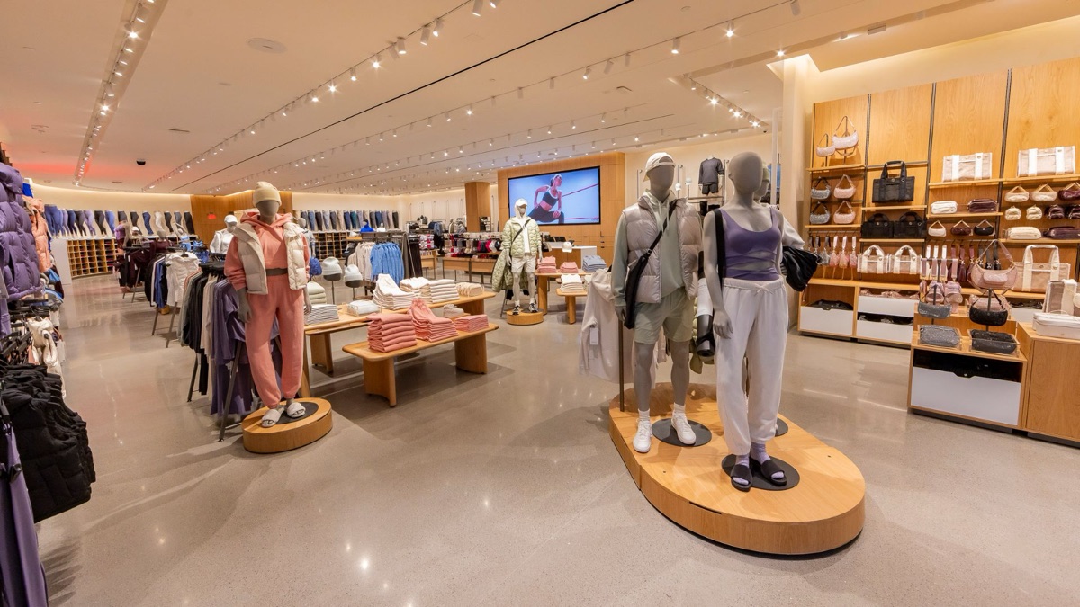 lululemon interior at Downtown Disney