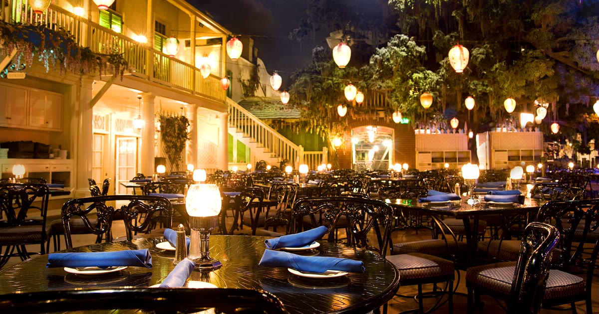 Complete Guide to Disneyland Dining 2026: Reservations, Character Meals and Park Routes