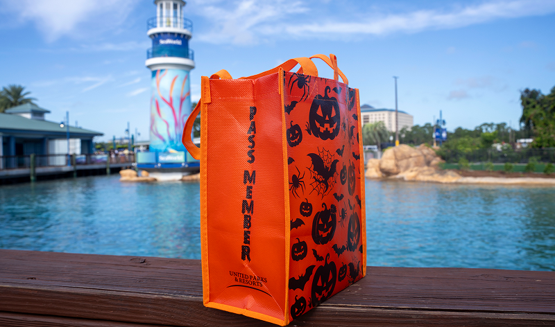 SeaWorld Orlando Pass Member Spooktacular trick-or-treat bag