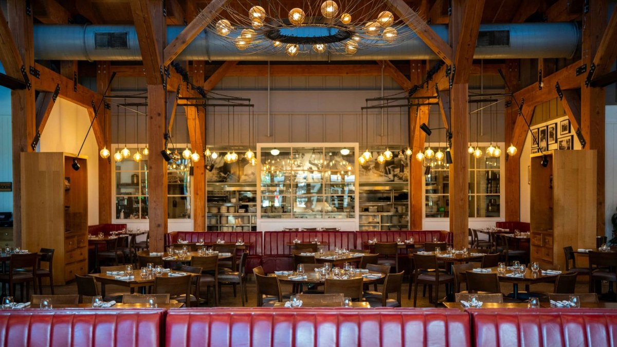 Wolfgang Puck Bar & Grill dining room at Disney Springs