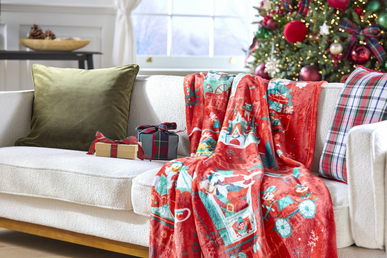 Mickey Mouse and Friends Christmas Throw Blanket