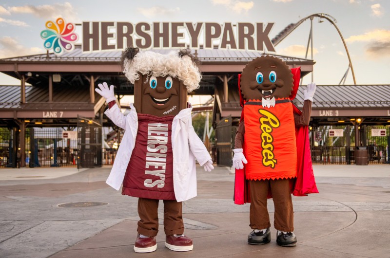 Hershey characters in Halloween costumes outside the Hersheypark entrance