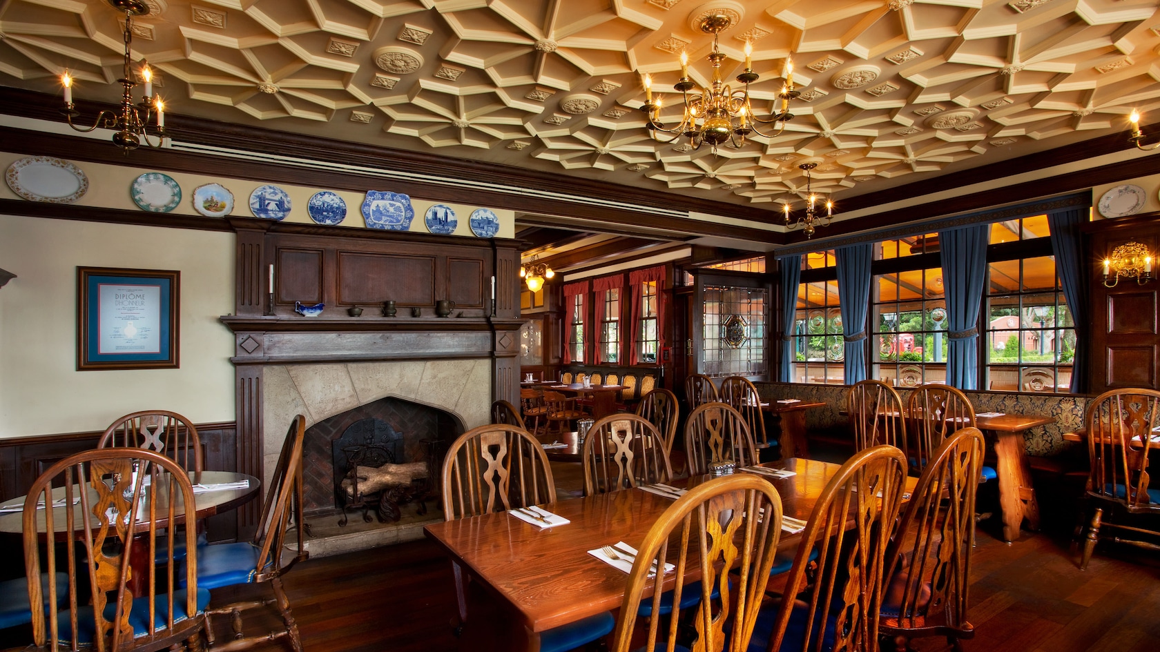 The dining room at Rose & Crown in EPCOT