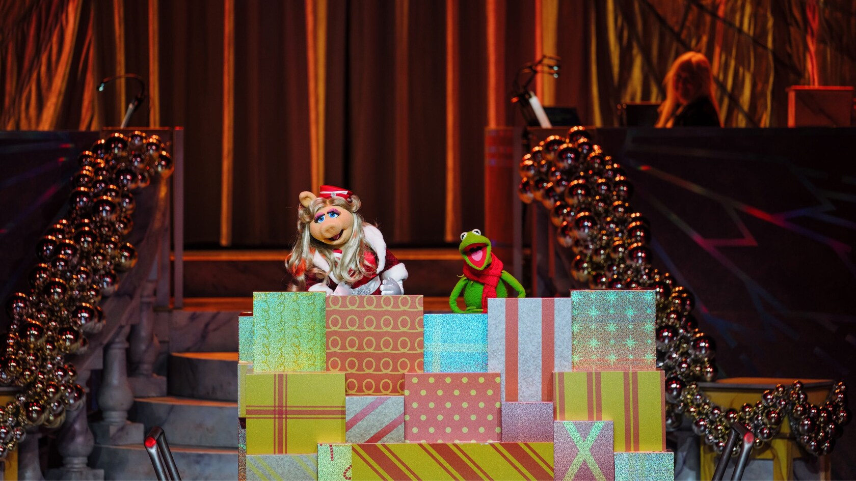 Miss Piggy and Kermit onstage at the Disney Holidays in Hollywood show