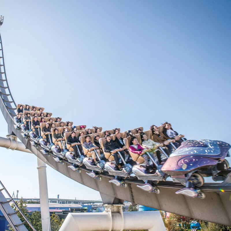 A Hollywood Dream - The Ride train on the track at Universal Studios Japan