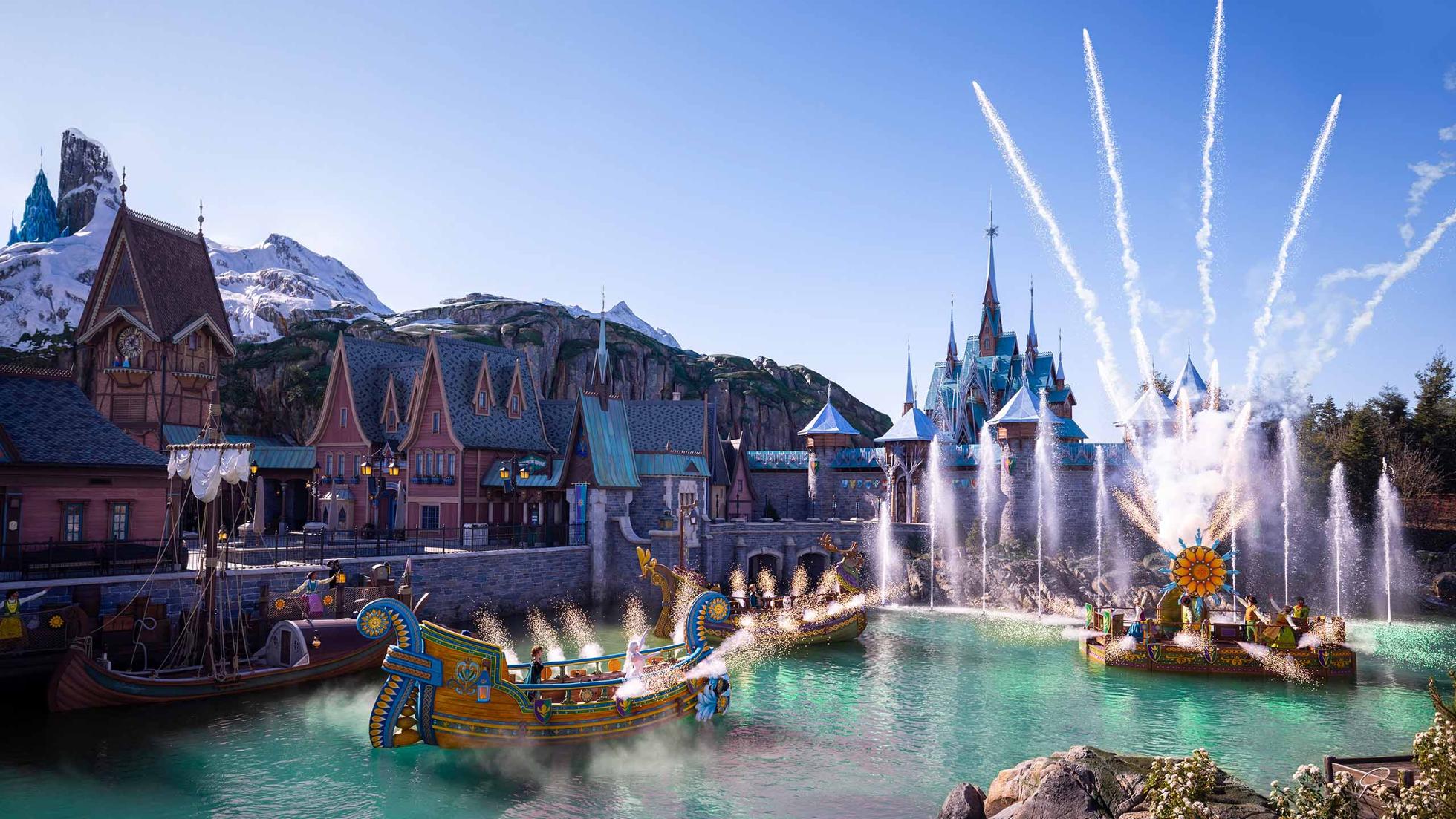 Anna, Elsa, Olaf and Kristoff perform A Celebration in Arendelle at Disneyland Paris