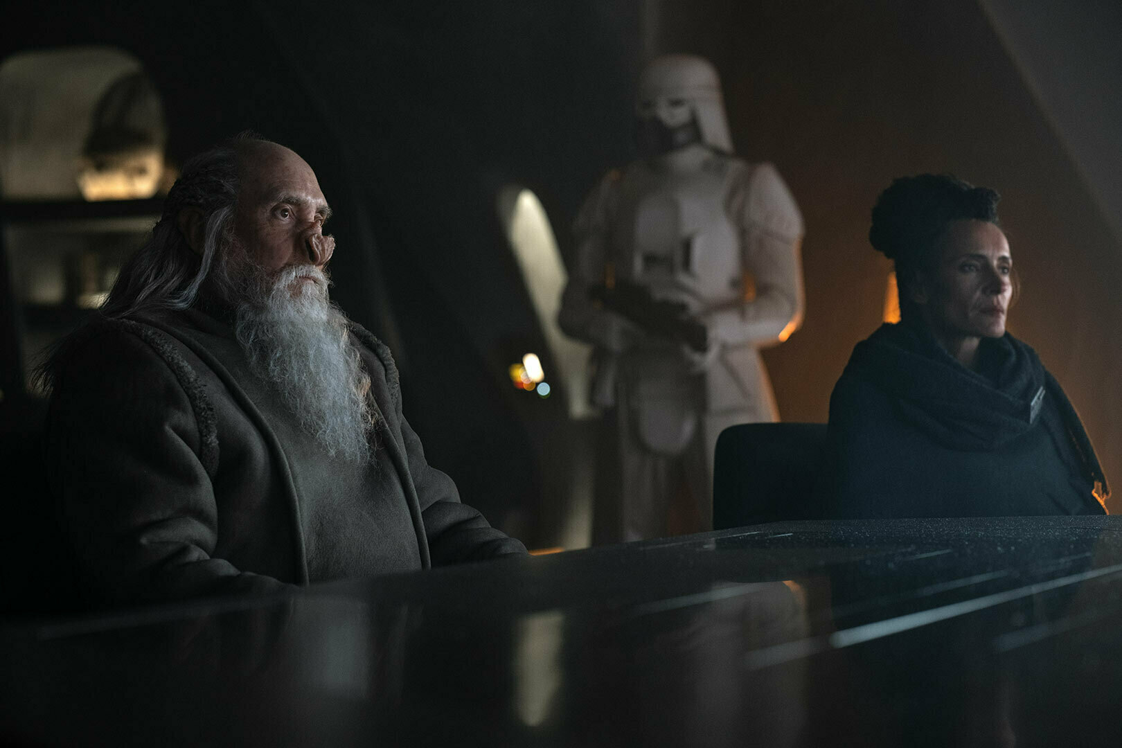 Actors on the Phostera set during the opening sequence of The Mandalorian and Grogu