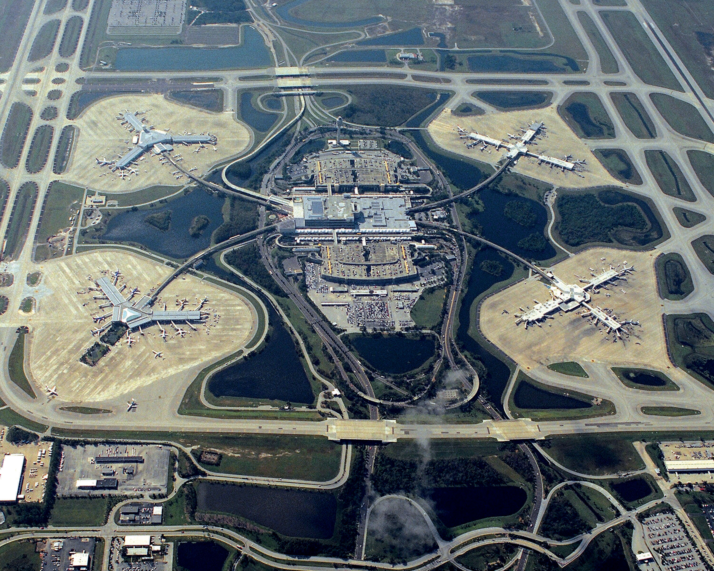 Aircraft and terminals at Orlando International Airport