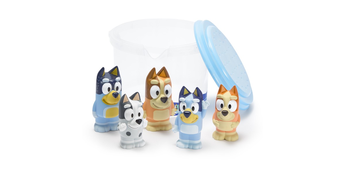 Bluey, Bingo, Bandit, Chilli and Muffin bath figures in front of a bucket with a blue straining lid