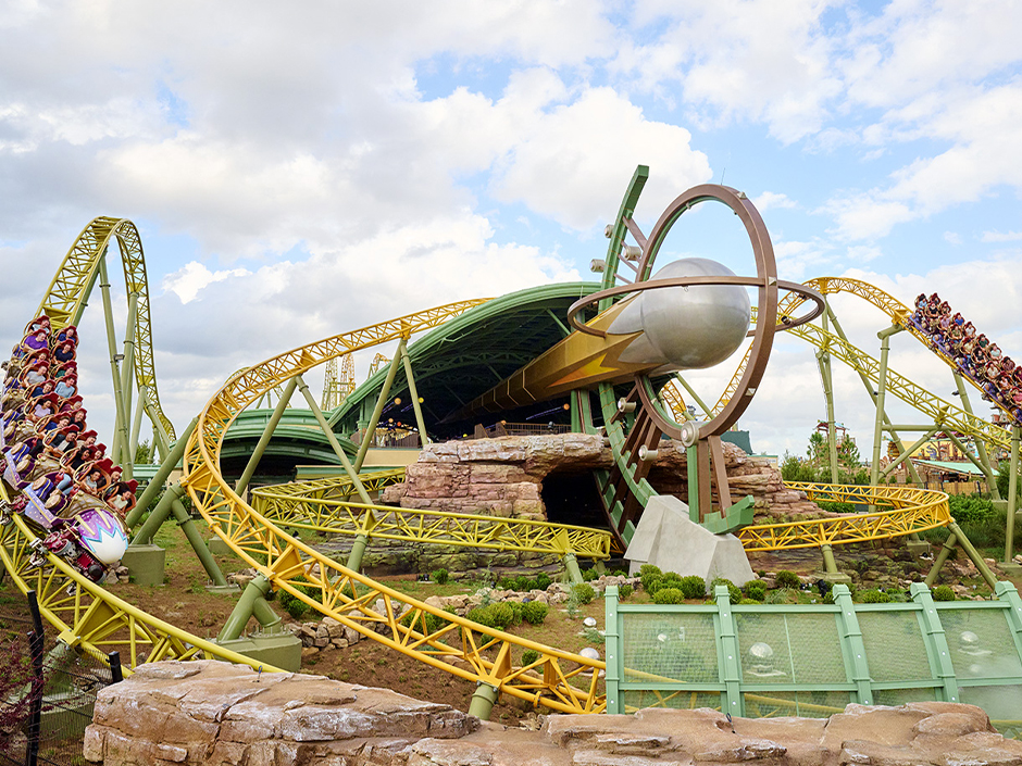 Stardust Racers trains crossing the coaster course at Universal Epic Universe