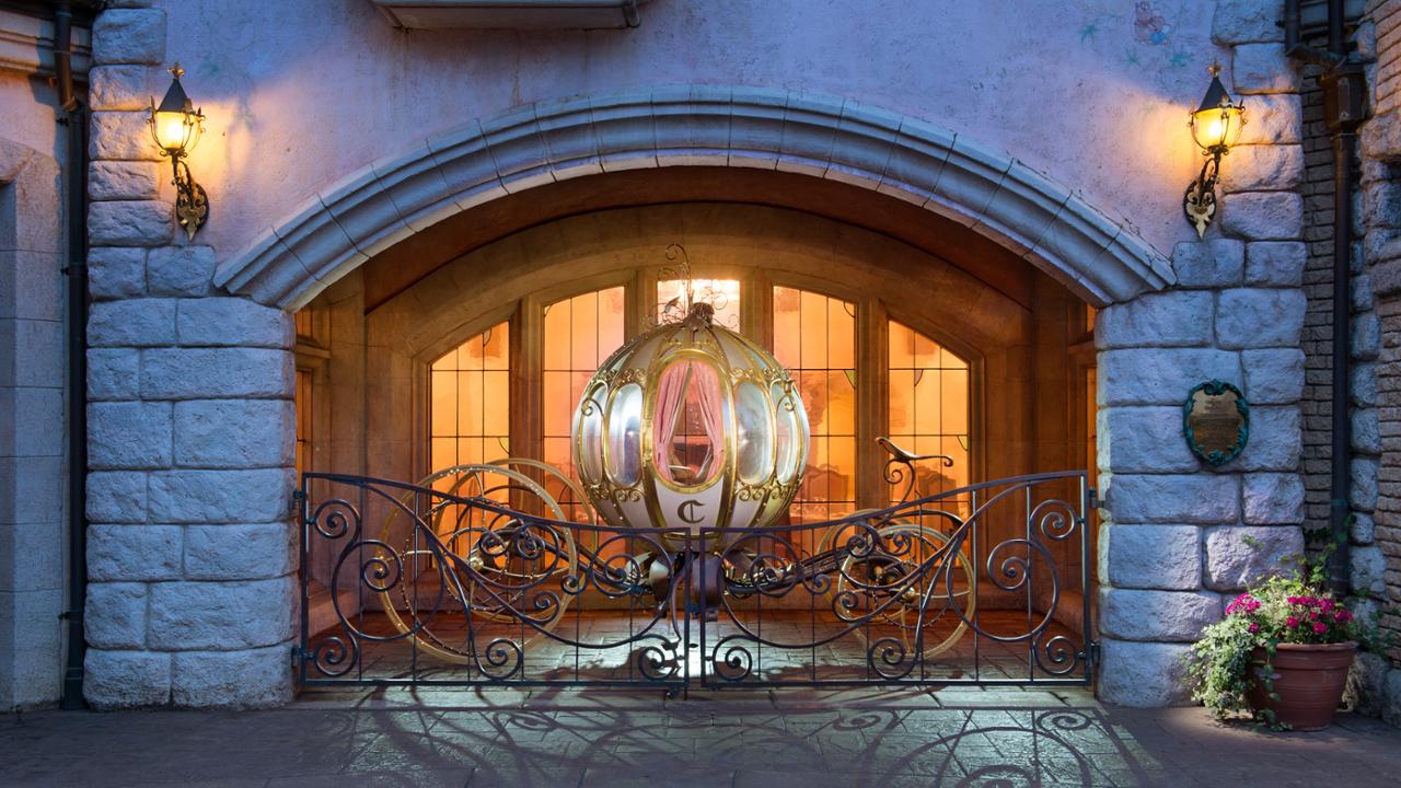 Cinderella carriage display at Auberge de Cendrillon