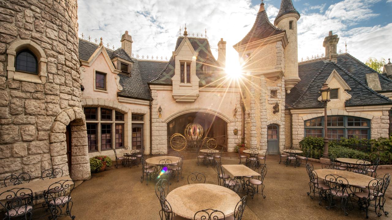 Courtyard outside Auberge de Cendrillon