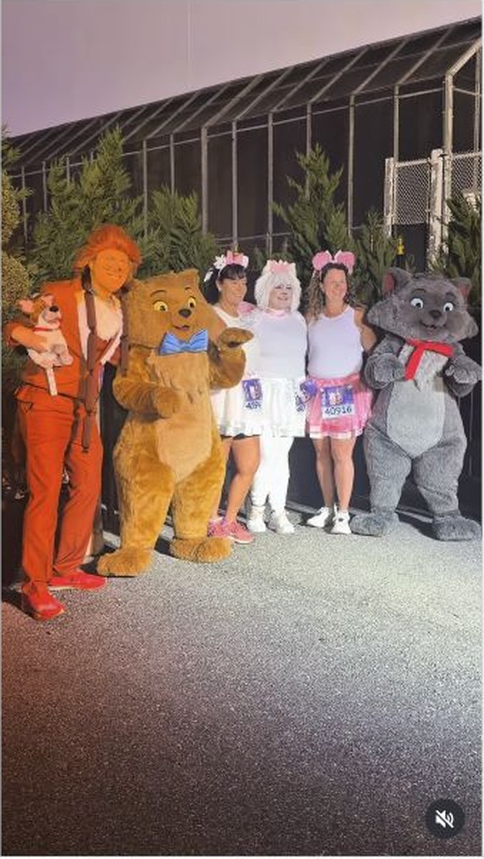 Three Aristocats characters pose with runners during the Disney Wine & Dine 5K