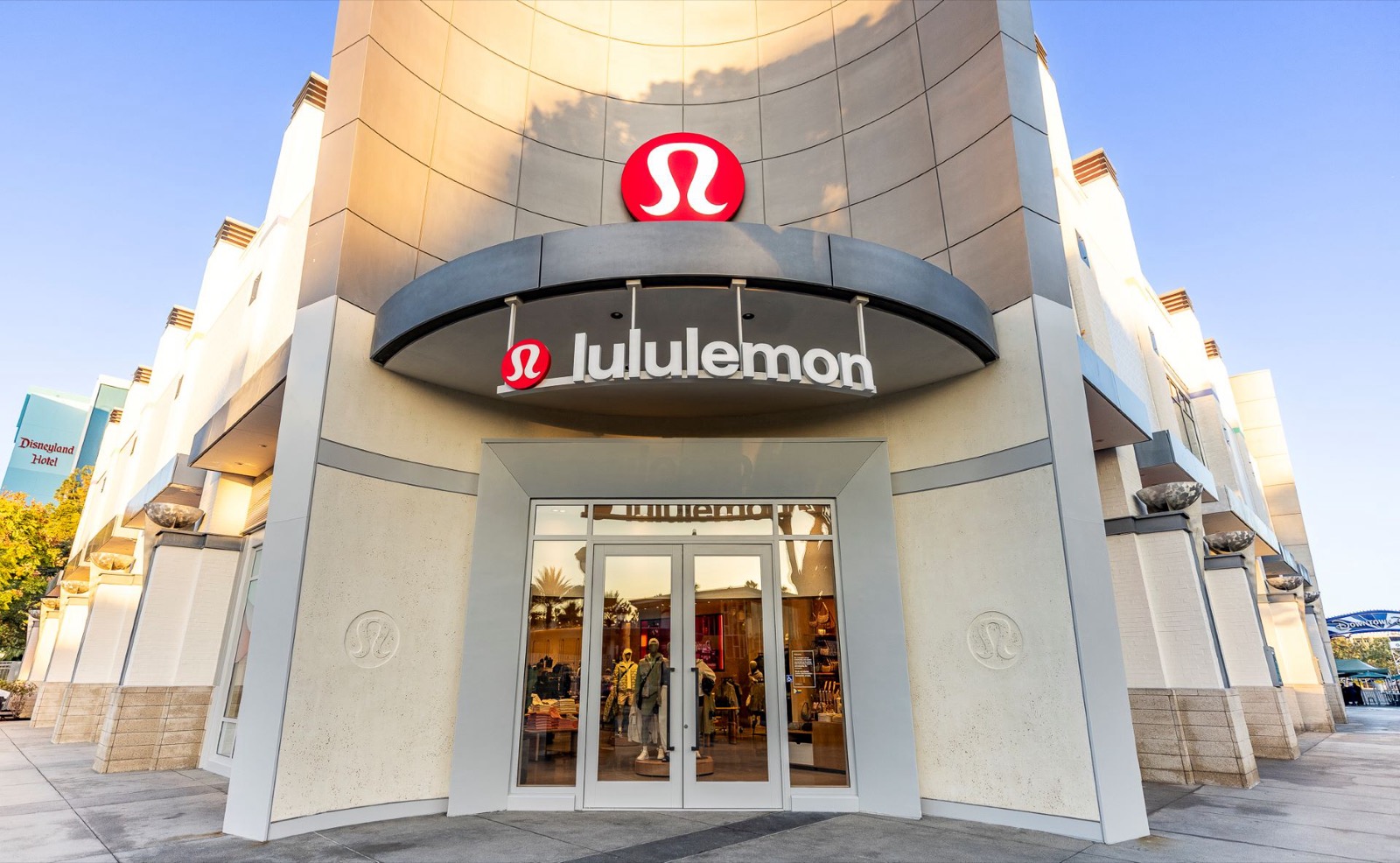 lululemon storefront at Downtown Disney District