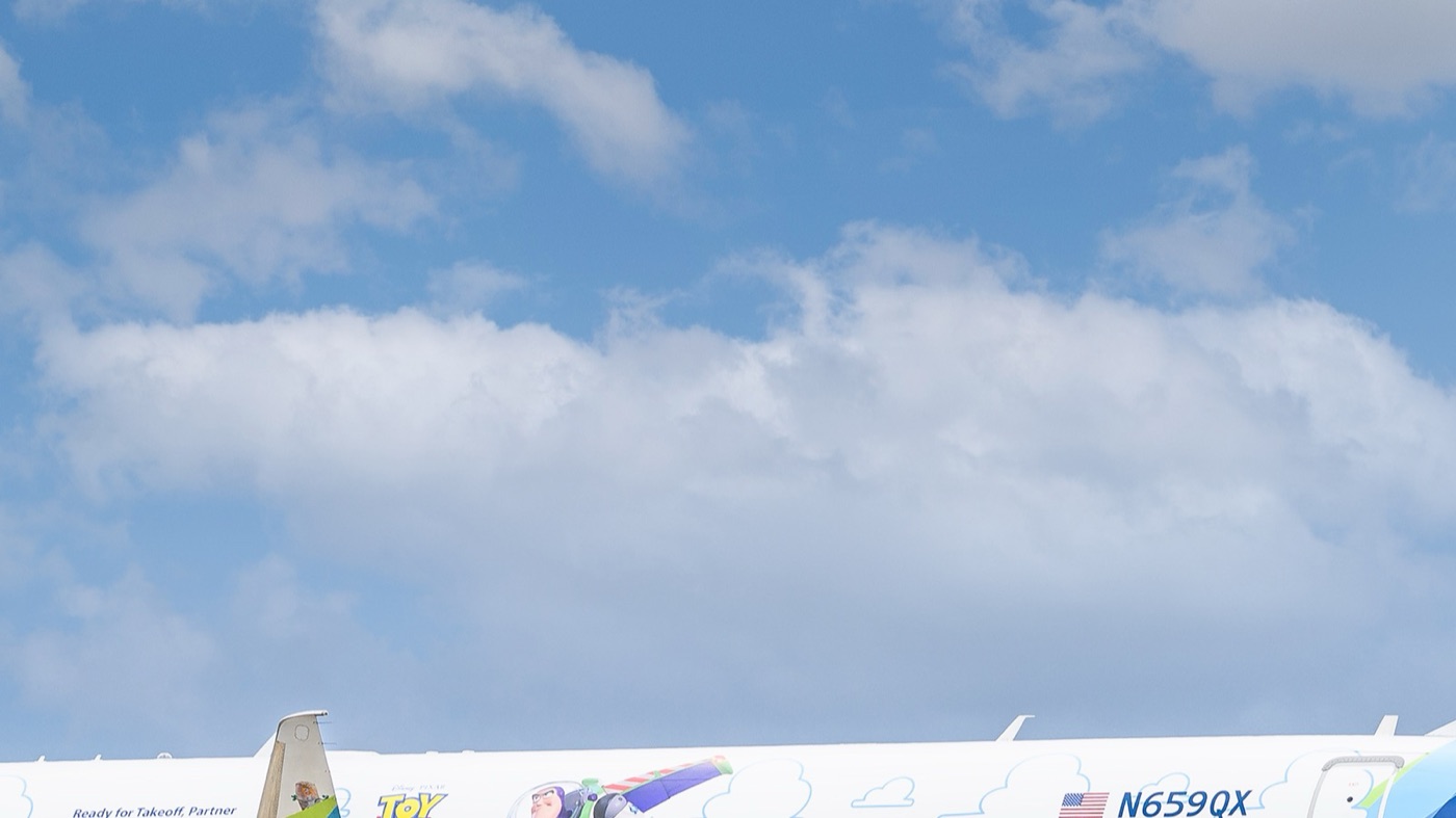 Toy Story 5 Horizon Air aircraft photo