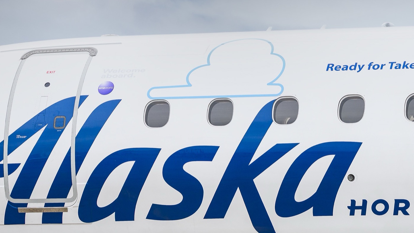 Toy Story 5 Horizon Air aircraft photo