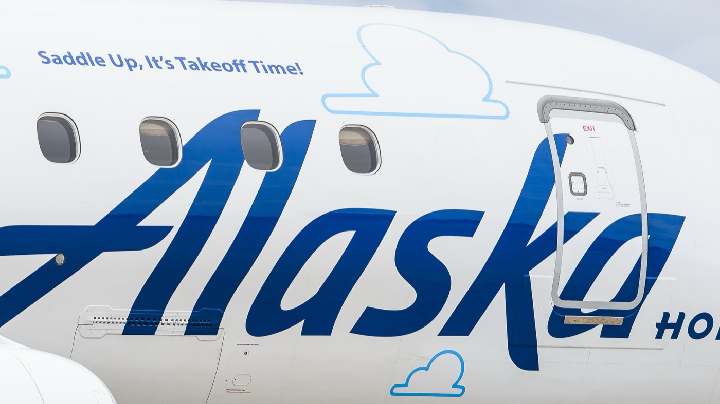 Toy Story 5 Horizon Air aircraft photo