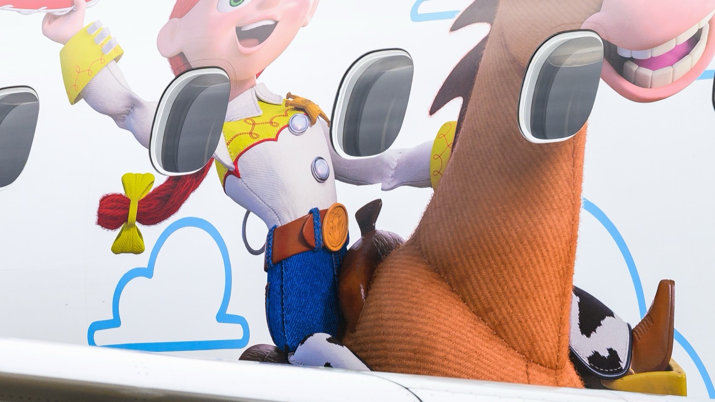 Toy Story 5 Horizon Air aircraft photo
