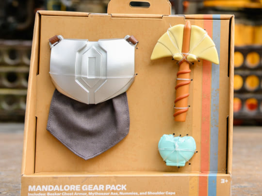 Mandalore Gear Pack with a Mythosaur axe, Nummies, Beskar armor and a shoulder cape