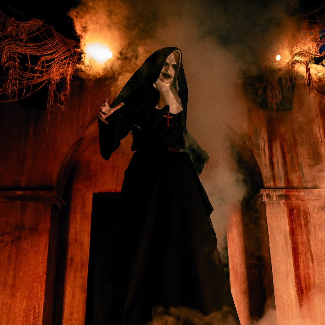 A Conjuring: Beyond Fear character dressed as a nun at Canada's Wonderland Halloween Haunt