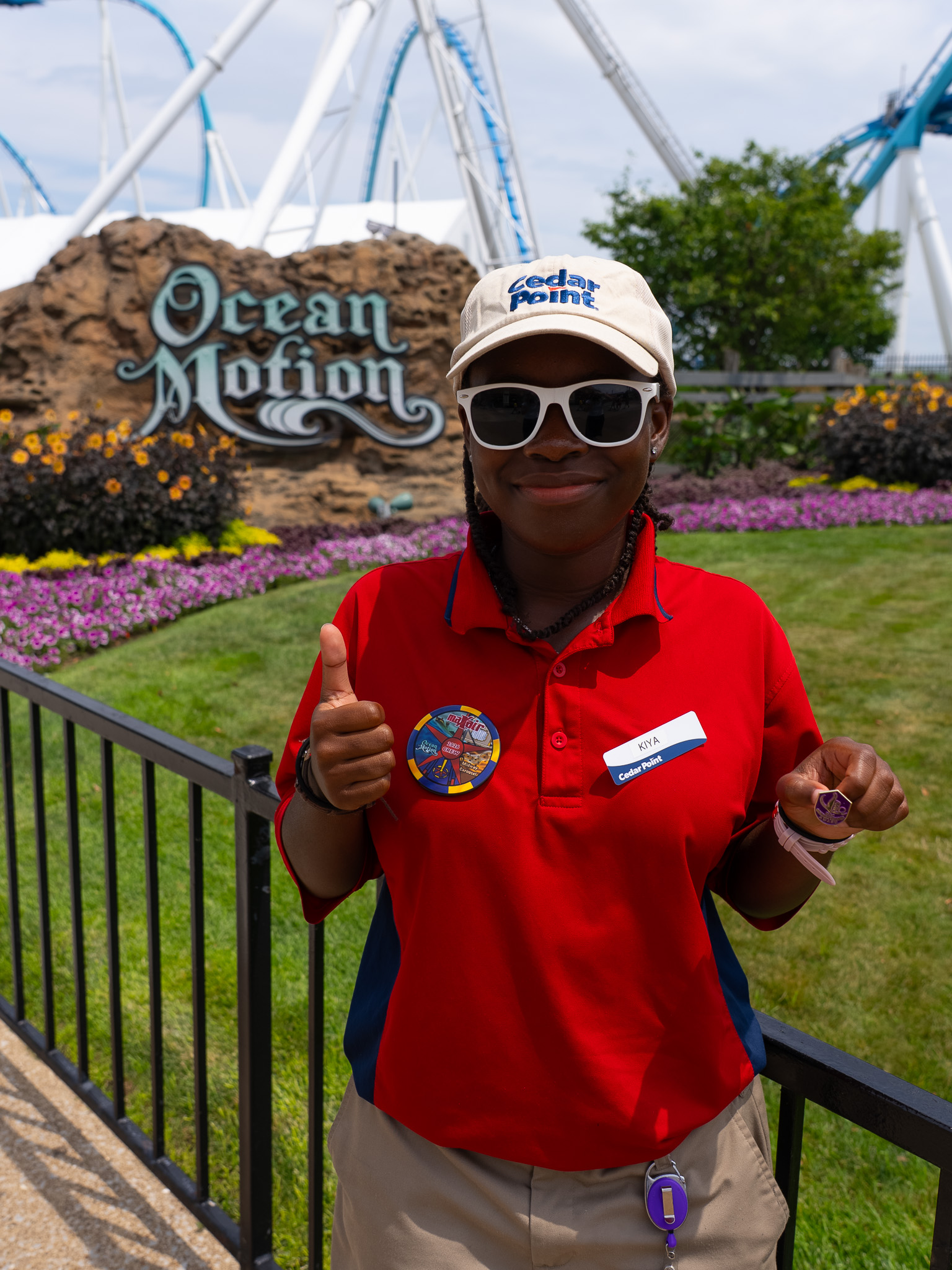 Kiya holds a Golden Thumb award at Cedar Point
