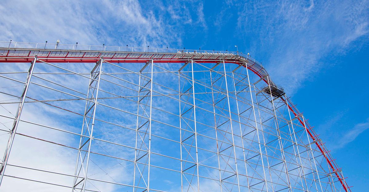 Magnum XL-200 ascending its large hill at Cedar Point