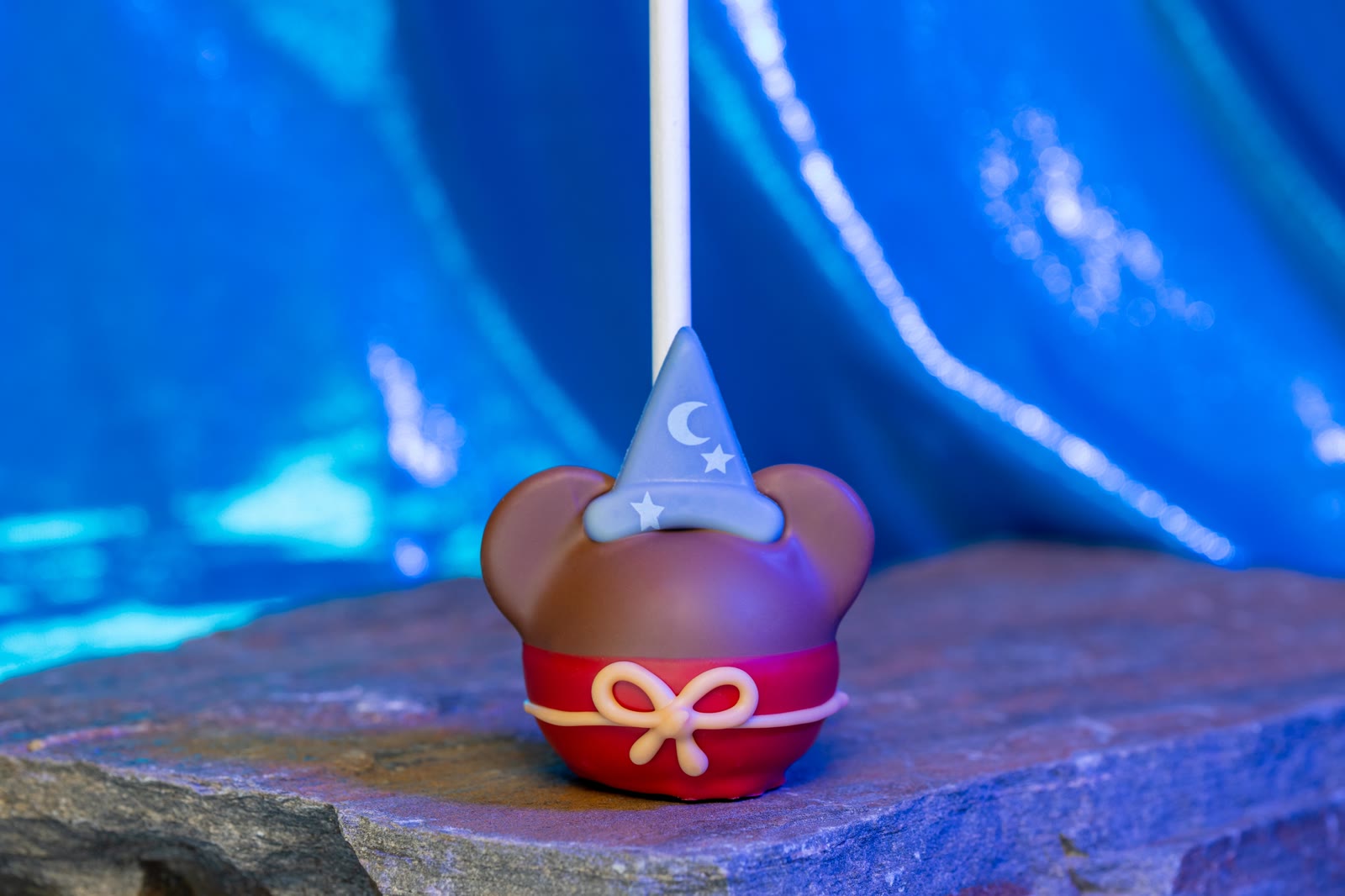 Sorcerer Mickey caramel apple treat for D23 Day at Disneyland Resort
