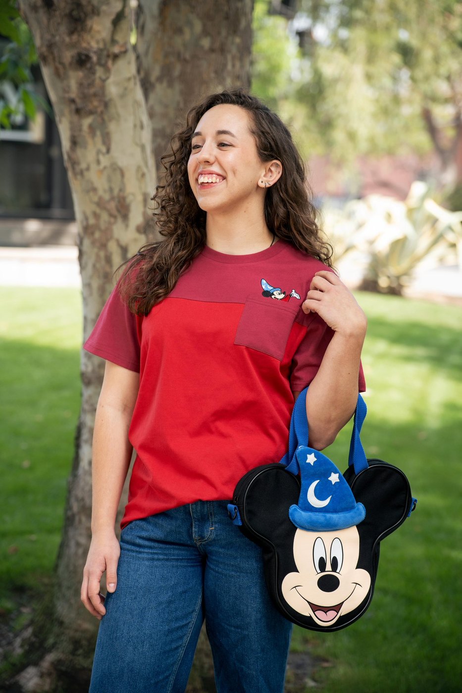Red pocket T-shirt with Sorcerer Mickey detail and Mickey backpack with Sorcerer hat