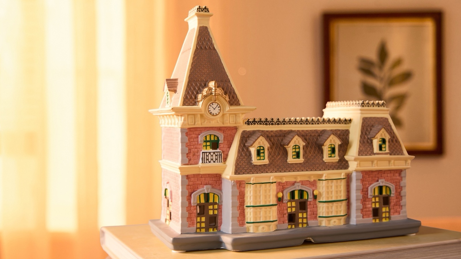 Disneyland Railroad Station Small Kingdoms light-up figure