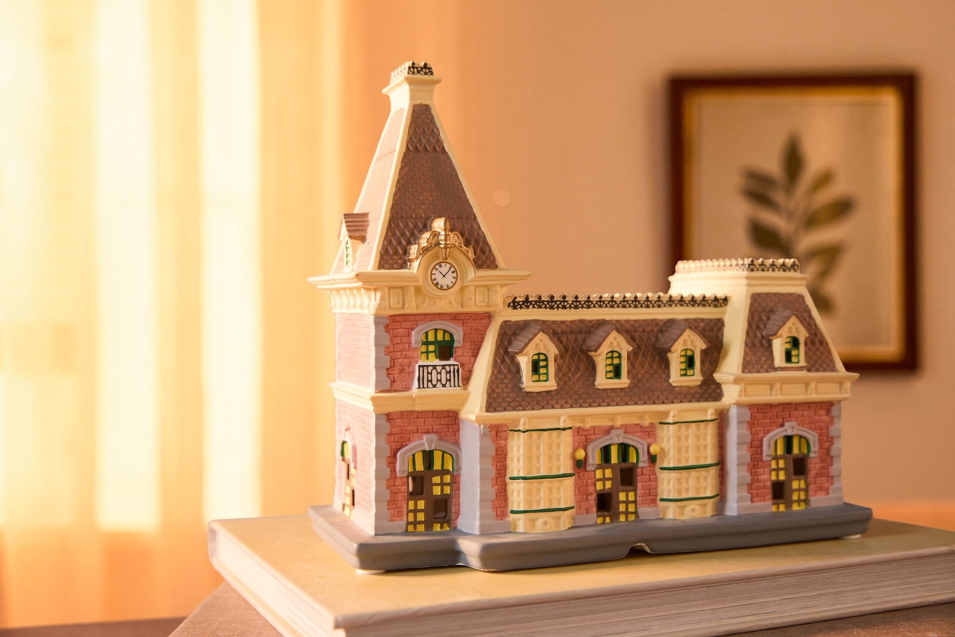 Disneyland Railroad Station Small Kingdoms light-up figure