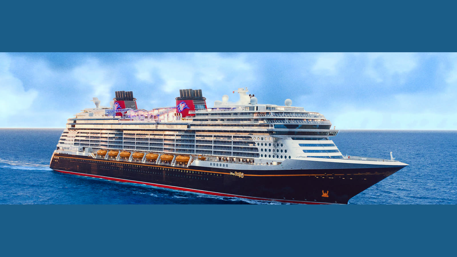 Disney Dream sailing at sea