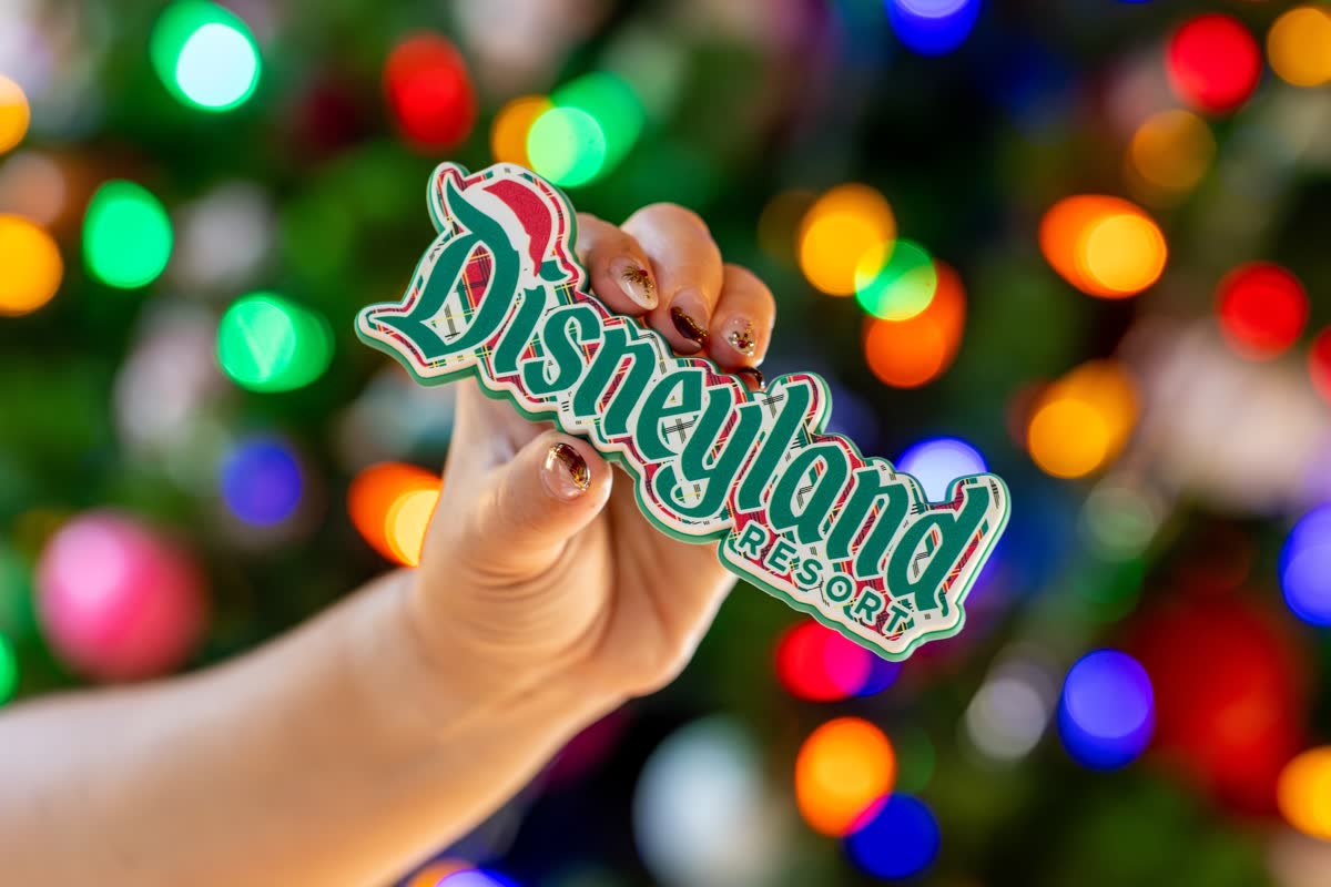 Minnie holiday magnet from Disney's 2026 holiday merchandise preview