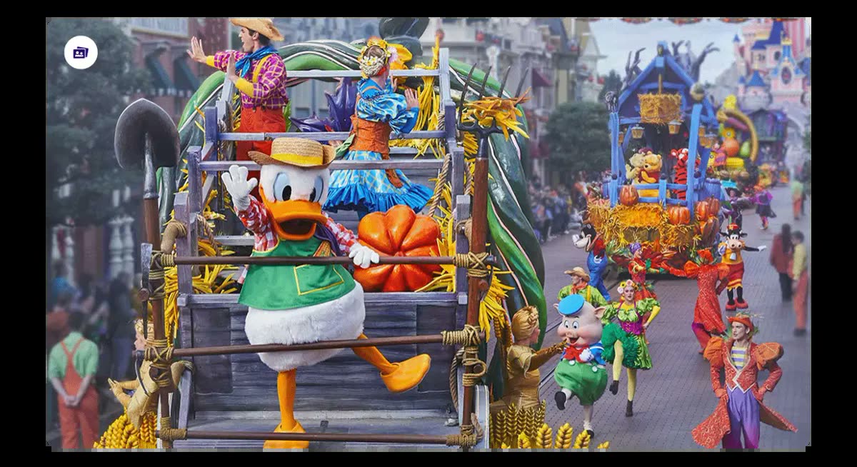 Disney characters in Halloween costumes at Disneyland Paris