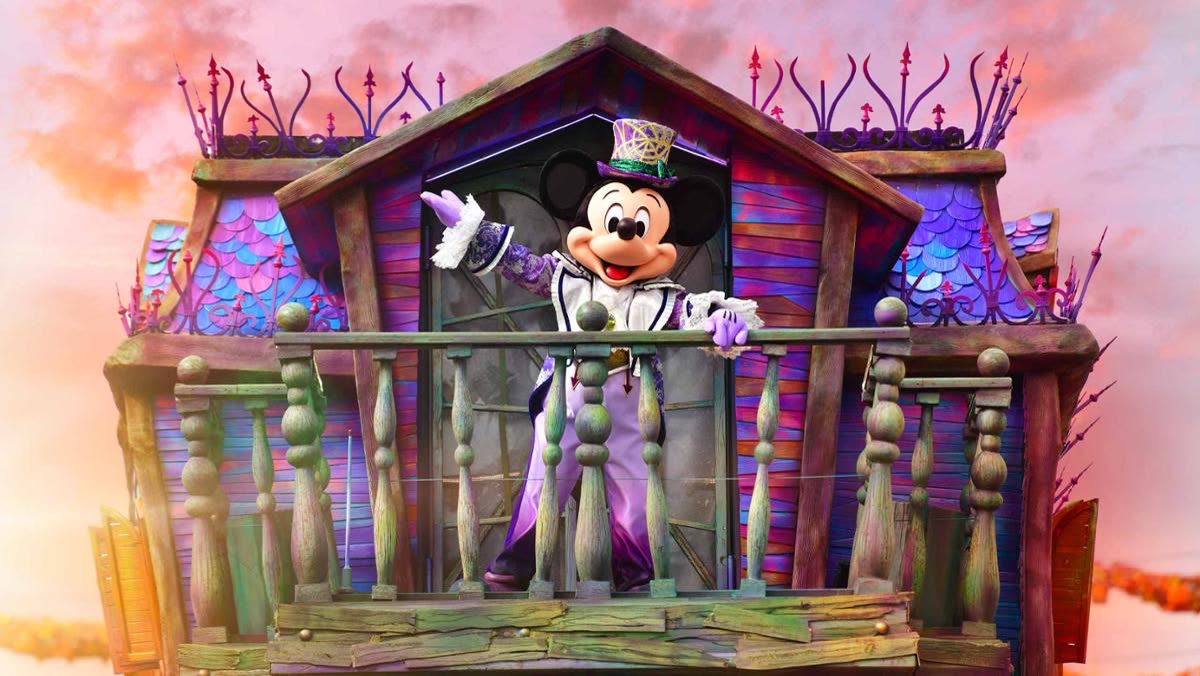 Disney villain at Disneyland Paris Halloween Festival
