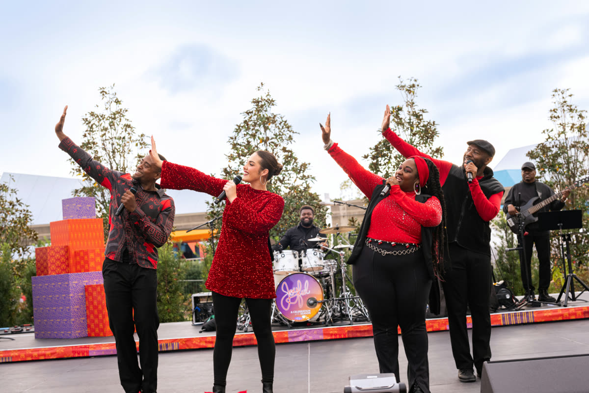 Entertainment at EPCOT International Festival of the Holidays