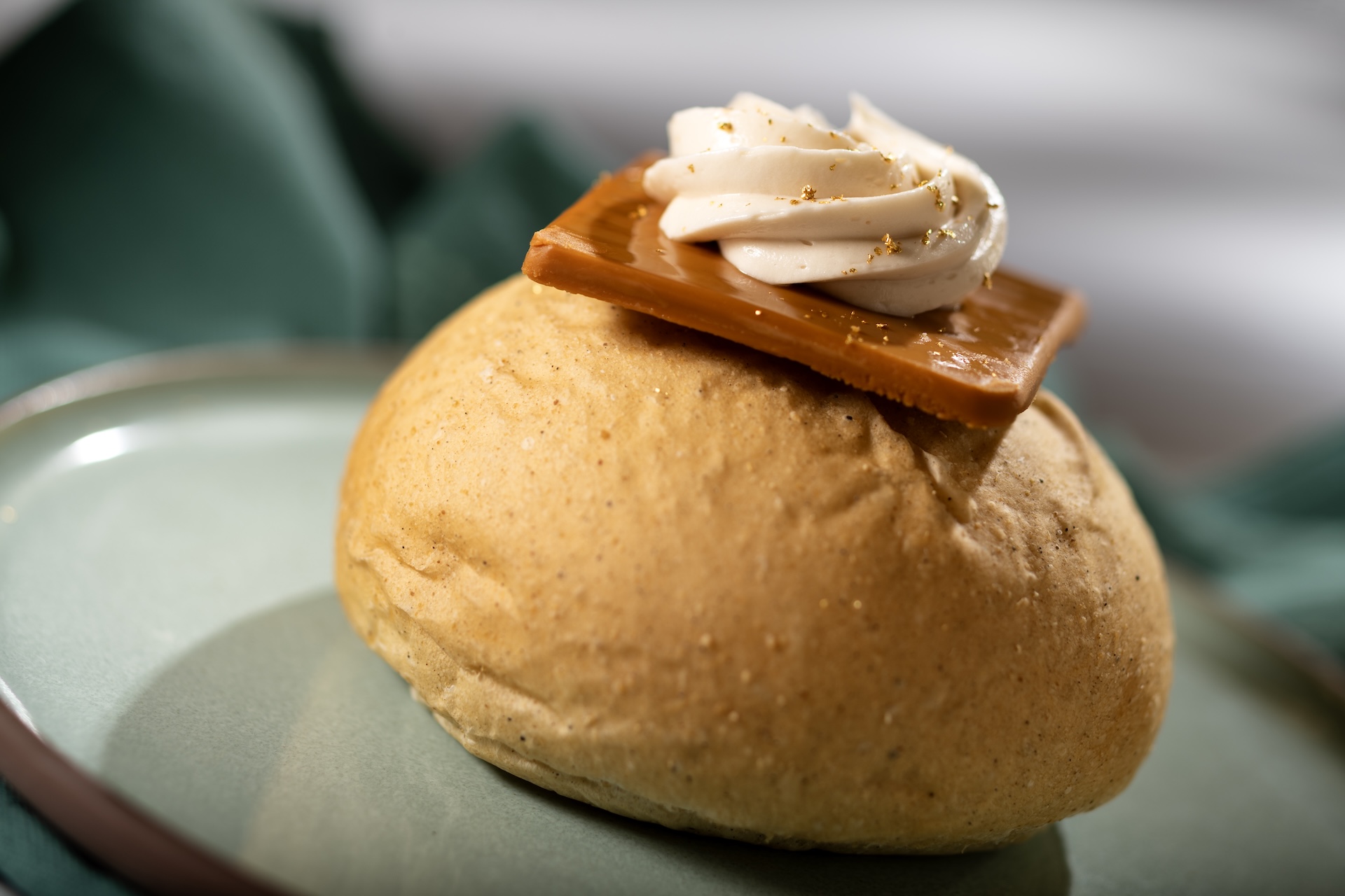 Official Disney Parks Blog Foodie Guide image: Caramel Boller