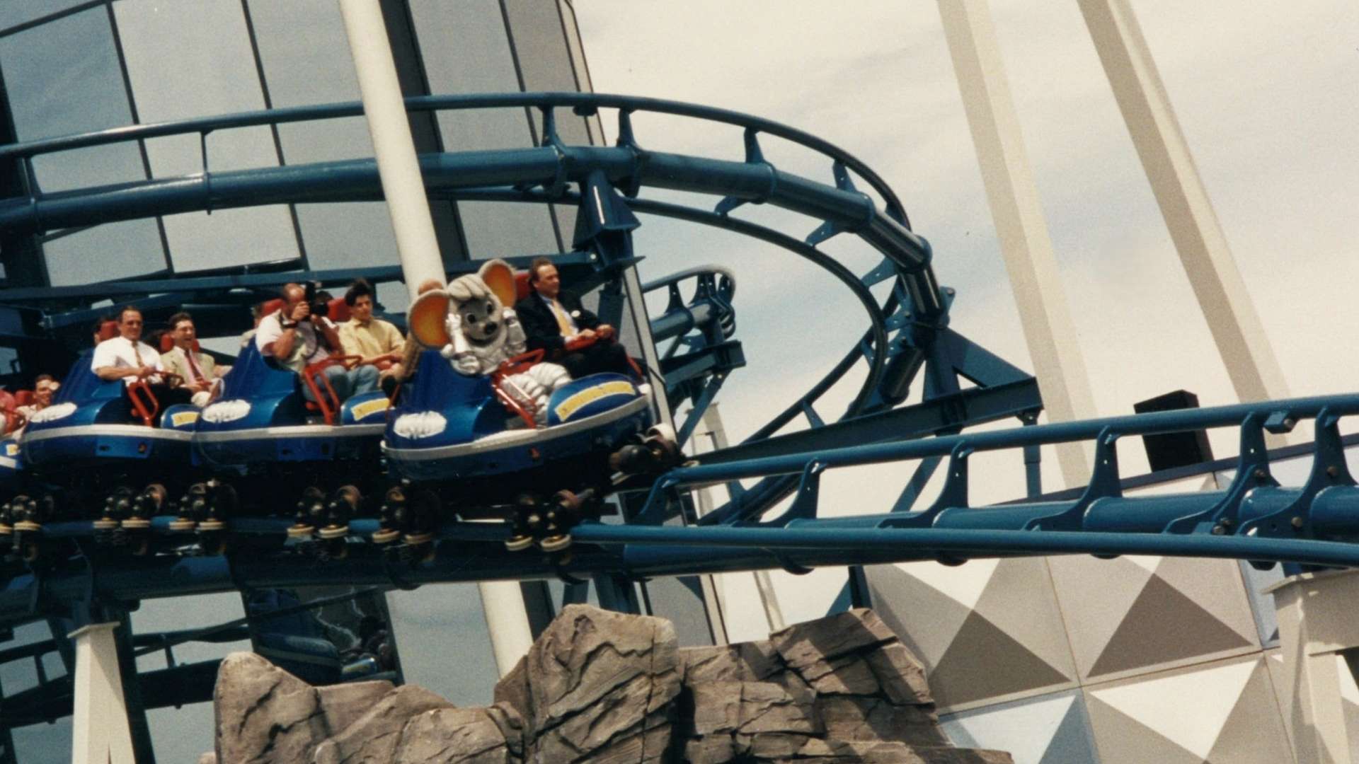 Guests riding Euro-Mir on its opening day in 1997