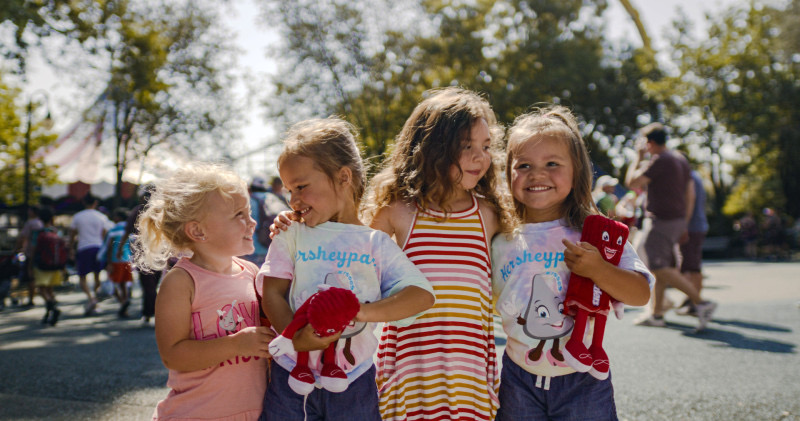 Children with Hersheypark character plush toys.