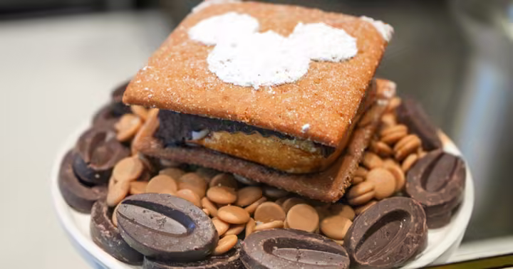 Pumpkin Spice S’more with a Mickey-shaped powdered sugar design at The Ganachery
