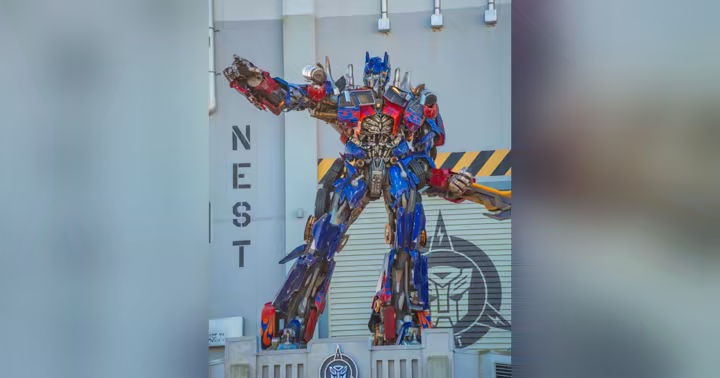 Optimus Prime statue above TRANSFORMERS: The Ride-3D at Universal Orlando