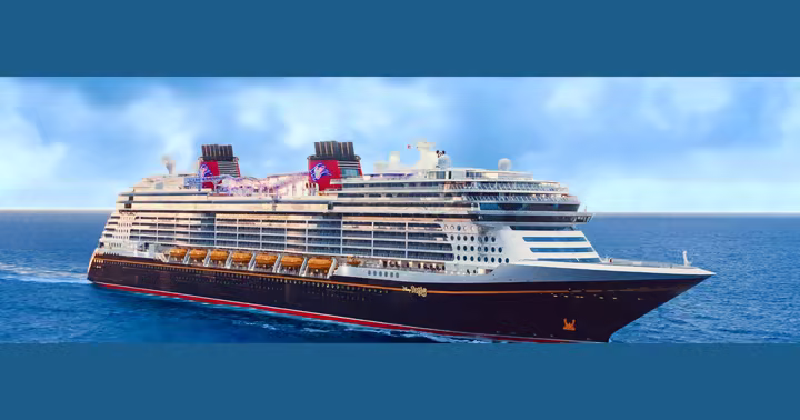 Disney Dream sailing at sea