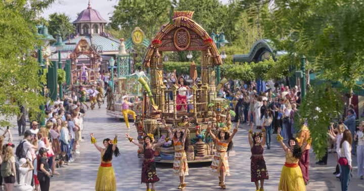 Moana leads the Disney Princess Cavalcade through Disney Adventure World