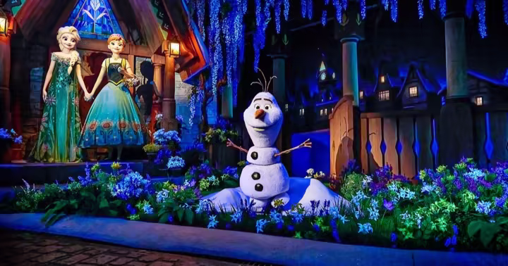 Frozen Ever After scene at EPCOT with Elsa, Anna and Olaf