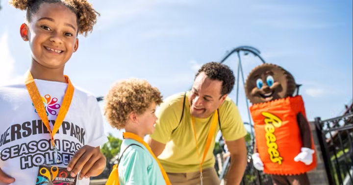 Hersheypark passholders with the Reese's character outside the amusement park