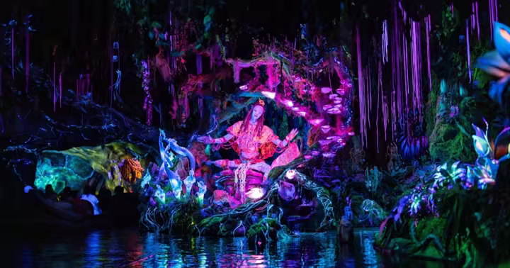 Na'vi Shaman of Songs scene inside Na'vi River Journey at Disney's Animal Kingdom