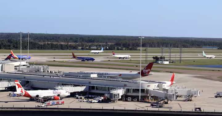 Aircraft at gates and taxiing at Orlando International Airport