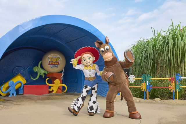 Jessie and Bullseye in Toy Story Land at Hong Kong Disneyland