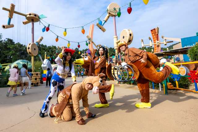 Runners wear Toy Story costumes in Hong Kong Disneyland